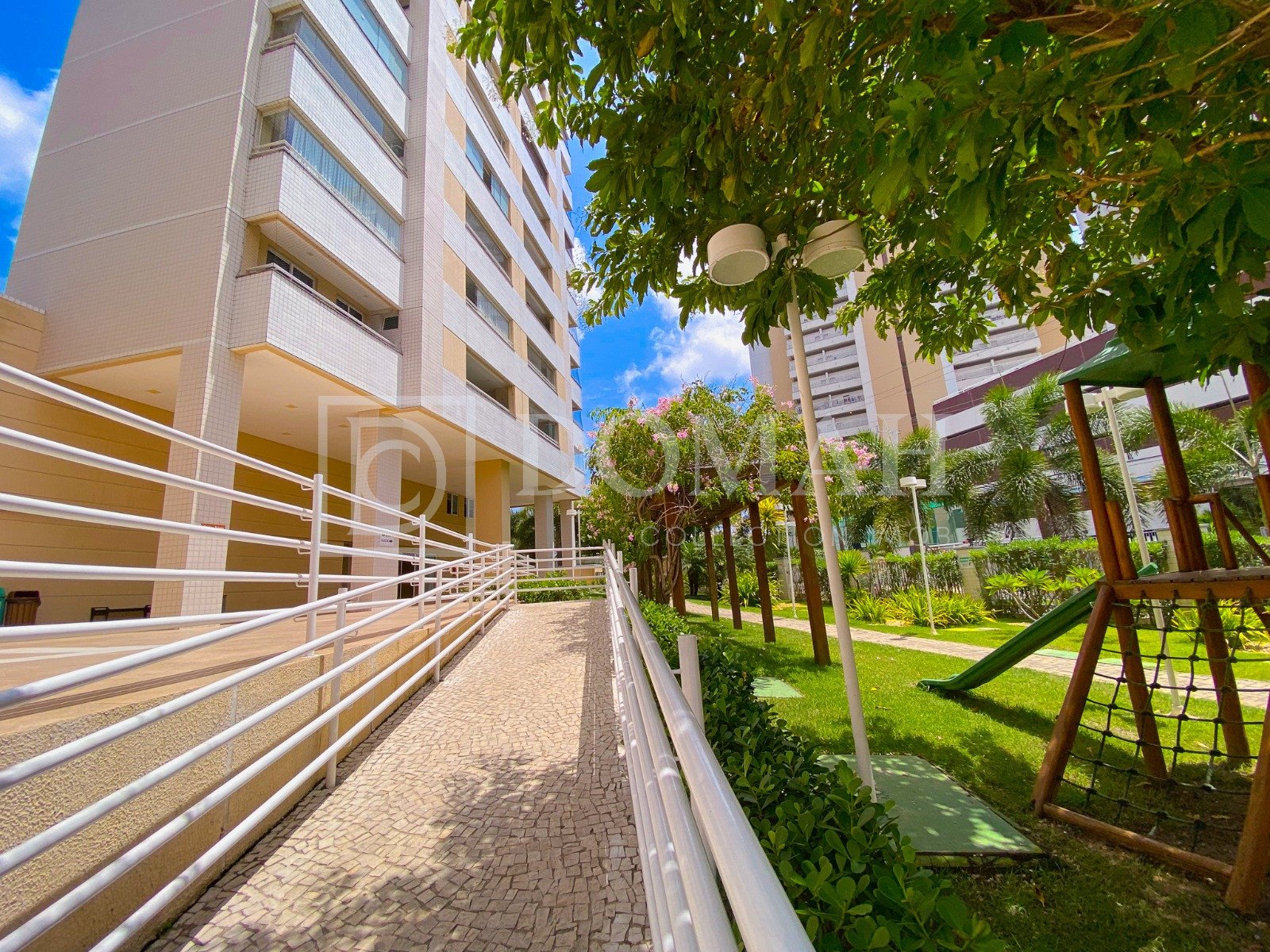 Foto 18 do imóvel Apartamento Exclusivo Frente à Praça no Parque Del Sol | 73 m² - Portal de Ávila