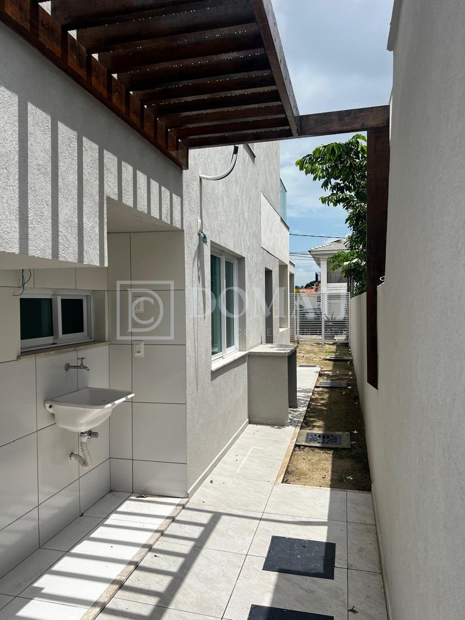 Foto 6 do imóvel Casa Duplex em Condomínio no Eusébio com três suítes