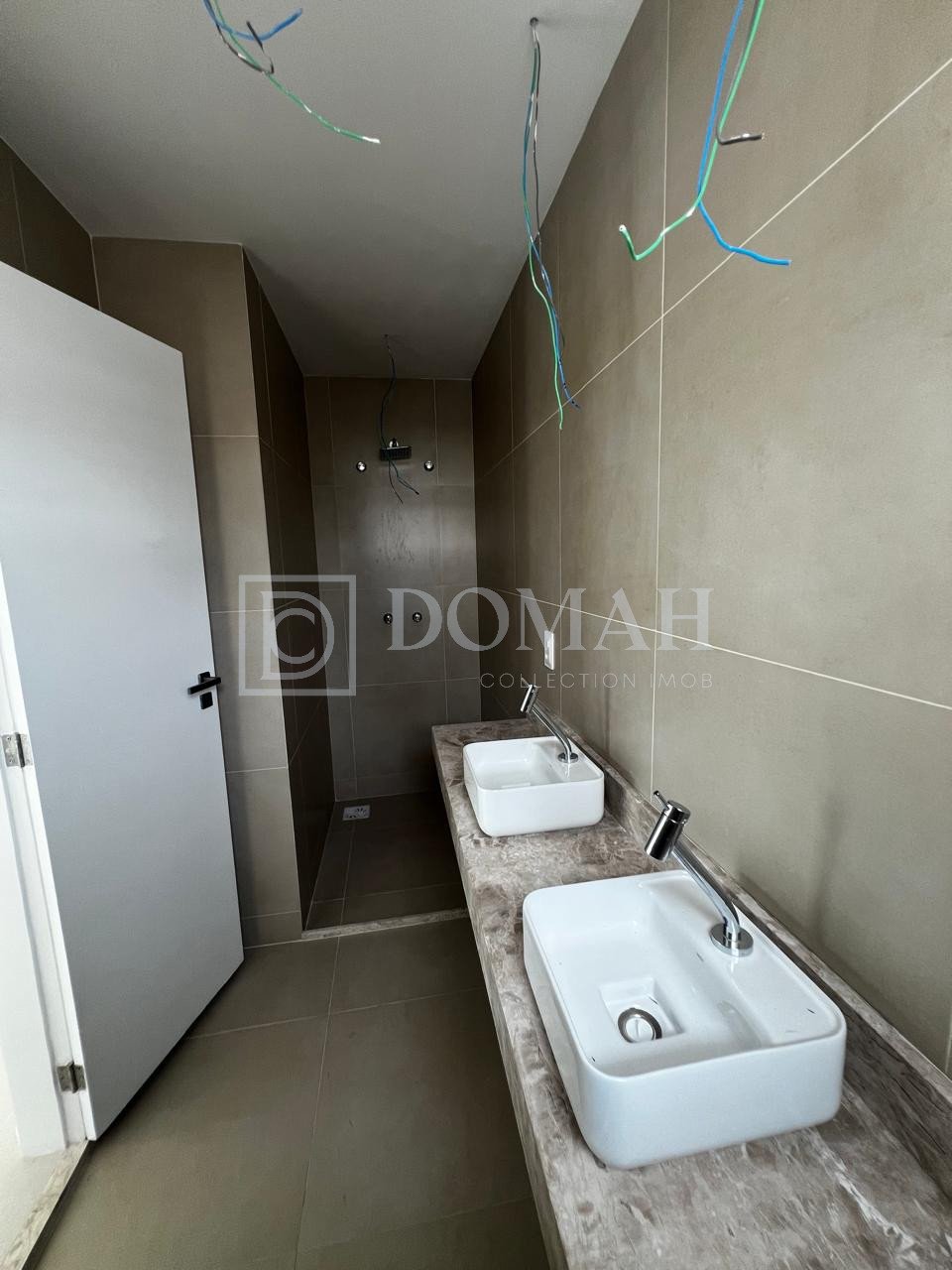 Foto 13 do imóvel Casa Duplex em Condomínio no Eusébio com três suítes