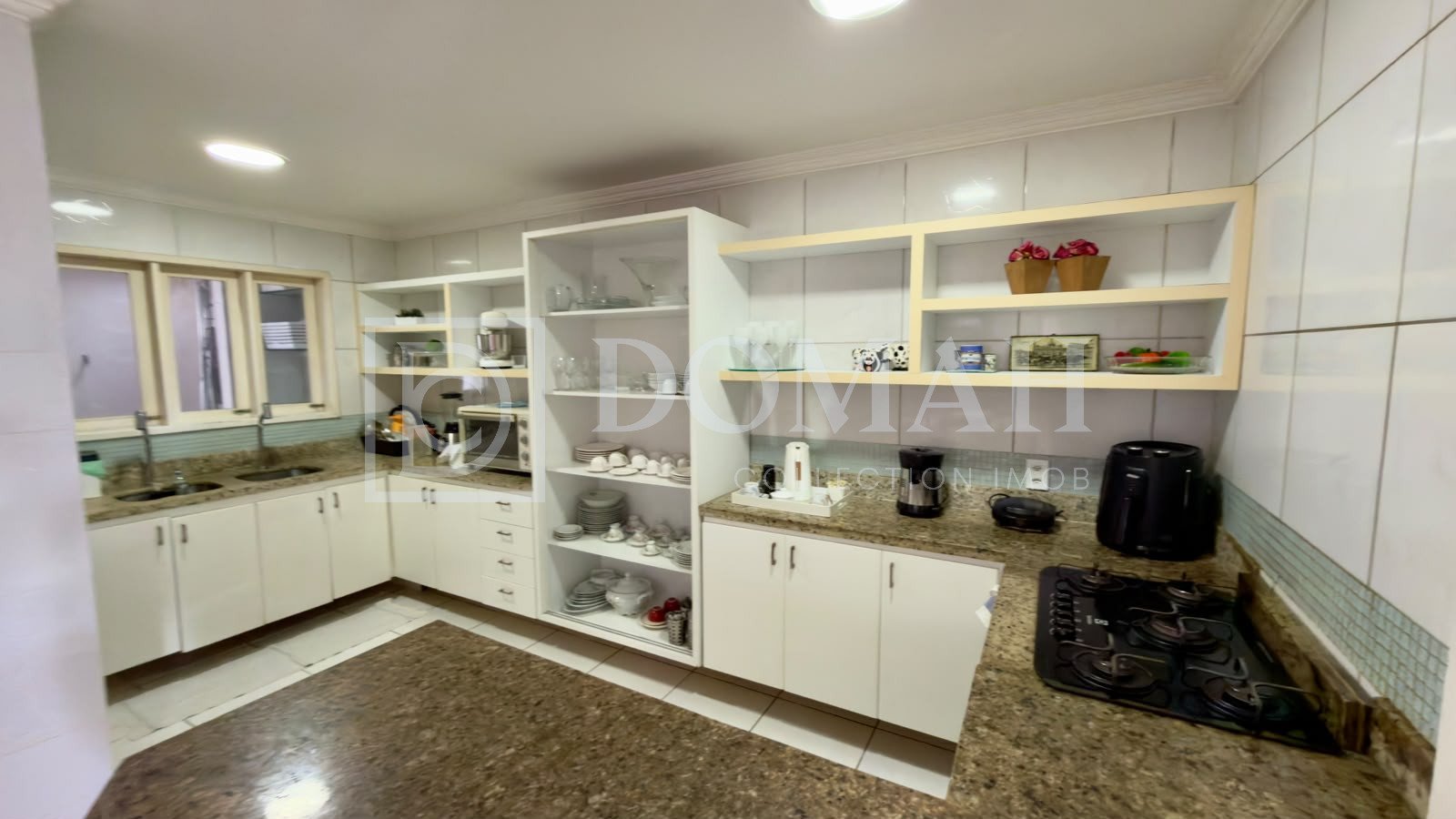 Foto 12 do imóvel Casa em Condomínio fechada com lago privativo