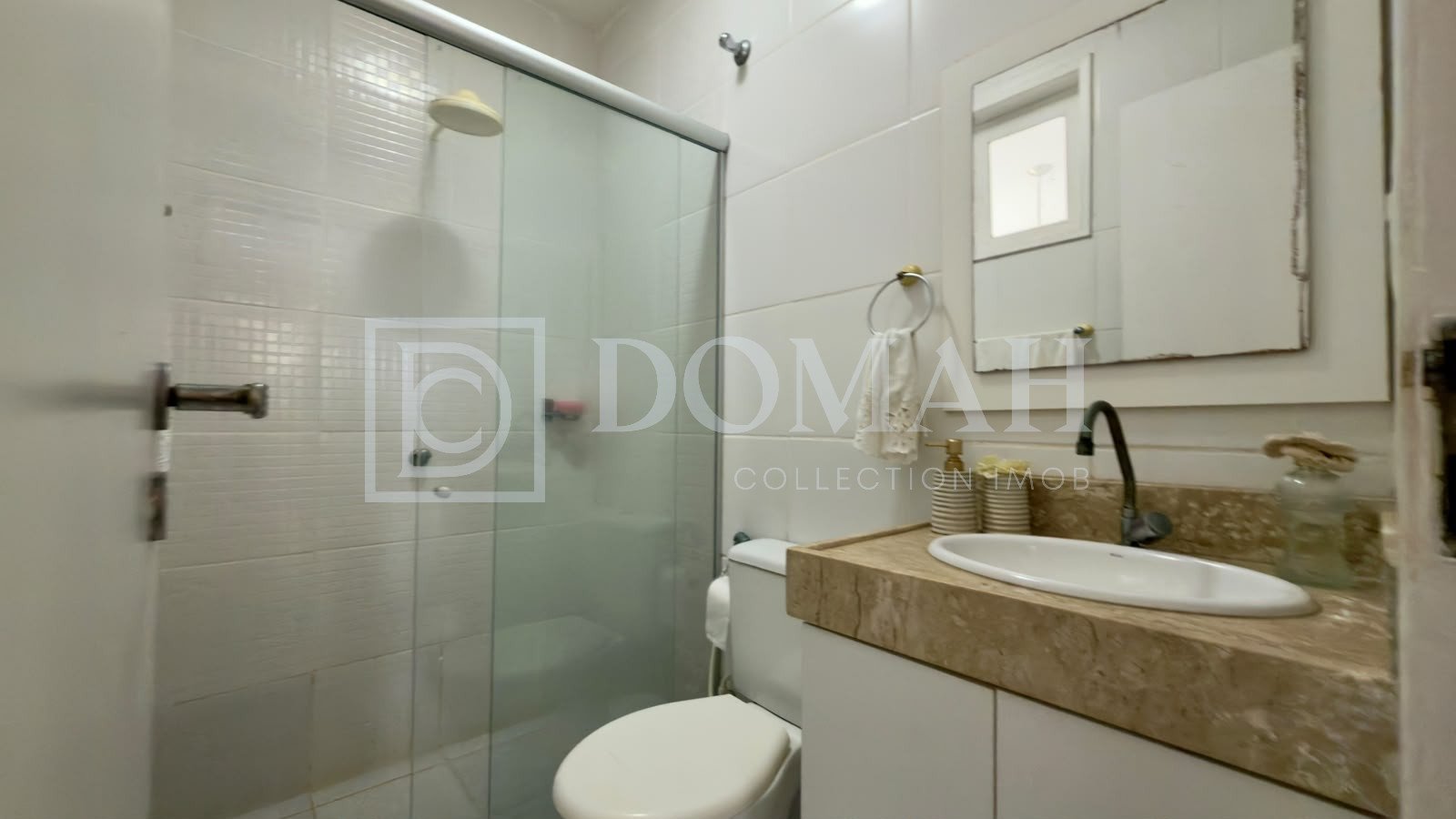 Foto 9 do imóvel Casa em Condomínio fechada com lago privativo