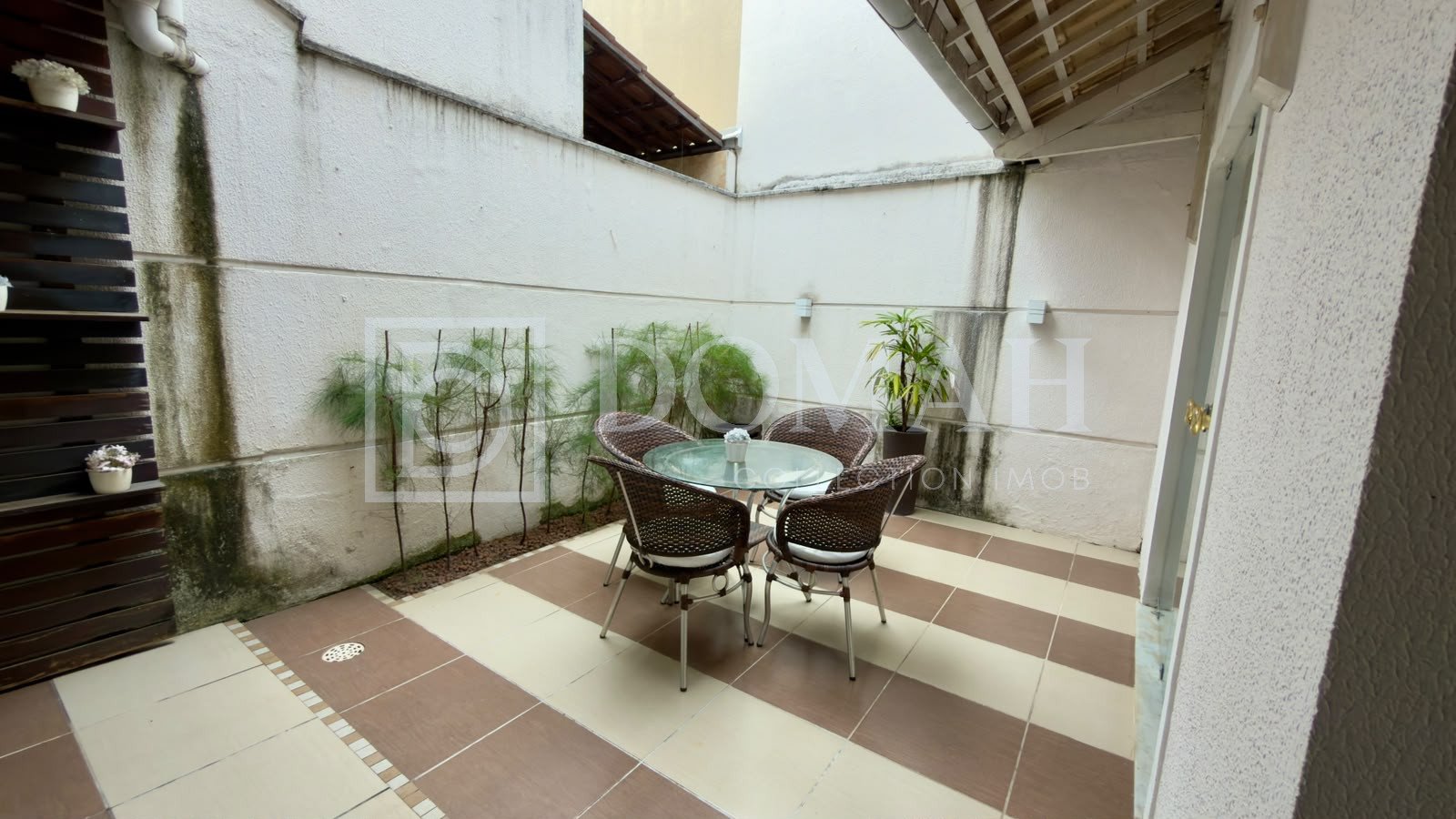 Foto 18 do imóvel Casa em Condomínio fechada com lago privativo