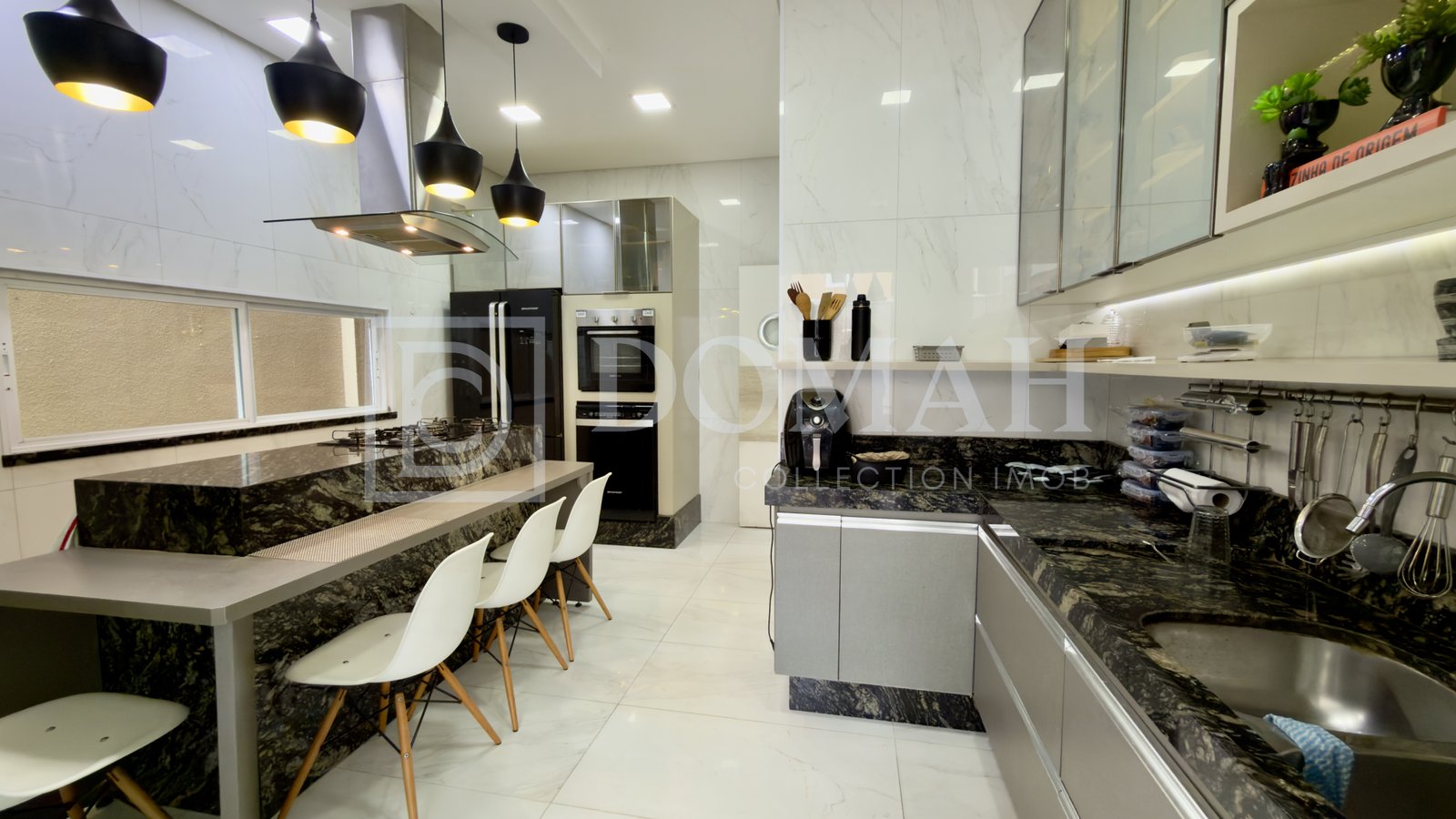 Foto 6 do imóvel Casa duplex moderna com lago privativo